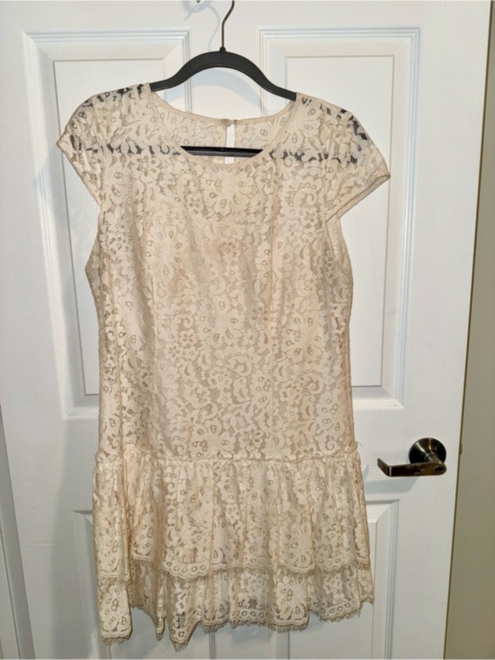 Elegant Lace Cap-Sleeve Dress in Cream